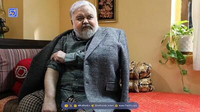  نگاهی به چیدمان منزل شاهانه و مجلل «اکبر عبدی» کمدین محبوب و همسرش/ از مبلمان سلطنتی و مدرن تا چراغ‌های سنتی و کتابخانه پر ار کتاب