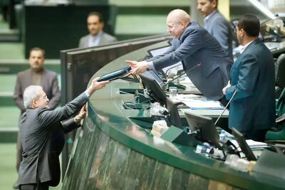 بدون مماشات بودجه برخی نهاد‌ها را حذف کنید