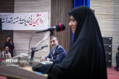  نشست صمیمانه دانشجویان با معاون اجرایی رئیس‌جمهور در مشهد