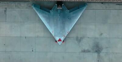 چینی‌ها از تجهیزات نظامی خود در هوا رونمایی کردند