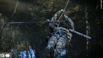  تمرین تخصصی رزم در جنگل توسط یگان ویژۀ فاتحین