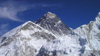  نجات از شکاف ۶۰ متری اورست