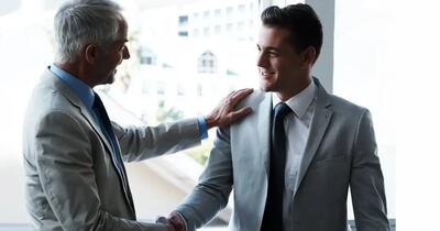 رفتارهای کلیدی برای احترام گرفتن / ۱۰ تکنیک مهم و ساده / چگونه محبوب و معتبر دیده شویم؟