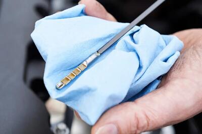  ۵ خطای رایج رانندگان در اندازه‌گیری روغن موتور