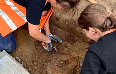 گنج نیزه‌های طلاکوب بعد از 2800 سال از چشمه مقدس بیرون آمد