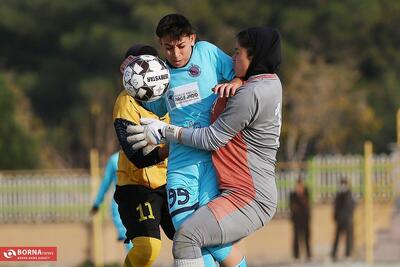  دیدار تیم های فوتبال دختران سپاهان - خاتون بم