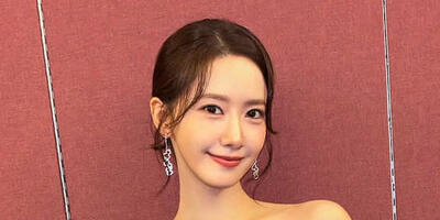  سرآشپز محبوب دوران چوسان با پیراهن پرنسسی‌اش جلوی دوربین‌ها ژست گرفت - چی بپوشم