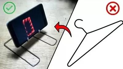  با یک چوب لباسی ساده برای خودت پایه نگهدارنده موبایل بساز !