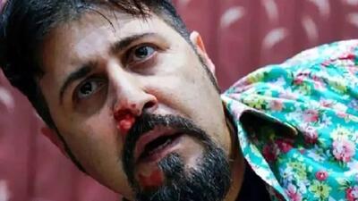 چیدمان لاکچری منزل هومن حاجی عبداللهی؛ از پیانو طلایی تا مبلمان چوبی مدرن