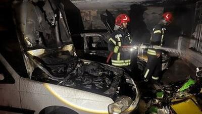 نجات خودروها از آتش در بندرعباس/ حریق زنجیره‌ای مهار شد