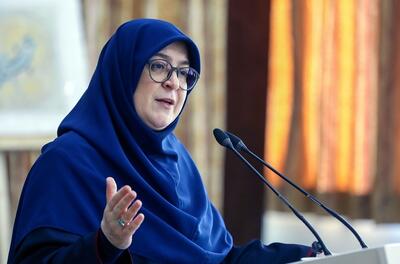 ببینید / سخنگوی دولت در جمع دانشجوها: من مادر شما هستم و خدانگهدار!