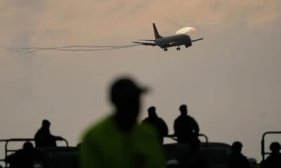 سیانان: دولت ترامپ شمار بیشتری از ایرانیان را به ایران بازمیگرداند / اولین «پرواز اخراج» در ماه سپتامبر انجام شده بود و این، دومین پرواز خواهد بود / انتظار میرود پرواز جدید در مسیر خود به ایران در کویت توقف داشته باشد