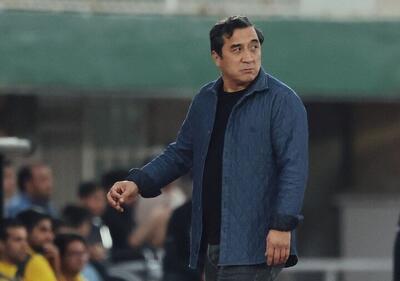 روزنامه همشهری: خداداد عزیزی همان حرف‌هایی را که کنار زمین حواله دیگران می‌کند روی آنتن برای خانواده‌ها زد