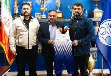 حسن یزدانی جمعه روی تشک با پیراهن استقلال