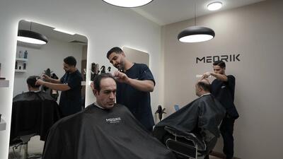 کلینیک پروتز مو مدریک | بازگشت موها با ظاهری طبیعی