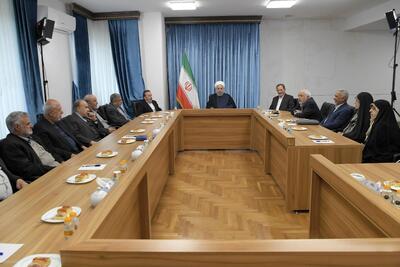 تیتر عجیب روزنامه منتقد دولت/ حسن روحانی و یارانش گروهک تخریب هستند