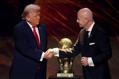 چرا اینفانتینو یک جایزۀ صوری ساخت و آن را به ترامپ داد؟