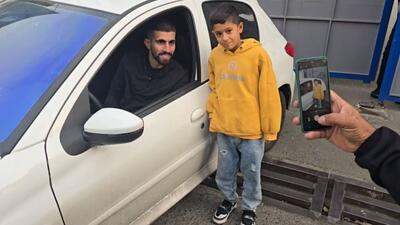 عکس‌ یادگاری هوادار استقلال با علیرضا کوشکی