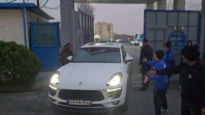 رامین رضاییان بدون مصاحبه محل تمرین استقلال را ترک کرد