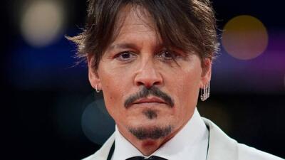  تصاویر جدیدی از حضور جانی دپ در توکیو منتشر شد؛ ملاقاتی غیرمنتظره با گودزیلا - گیمفا