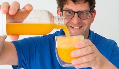  تاثیر شگفت انگیز این آب میوه بر ژن ها؛ از کاهش التهاب تا تنظیم فشار خون!