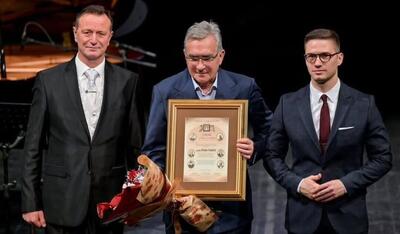 سرمربی سابق پرسپولیس در تالار مشاهیر | برانکو ایوانکوویچ پاداش دستاورد خود را گرفت + عکس