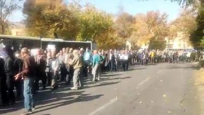 راهپیمایی اعتراضی بازنشستگان فولاد در شهر اصفهان/ مشکلات درمانی ادامه دارد