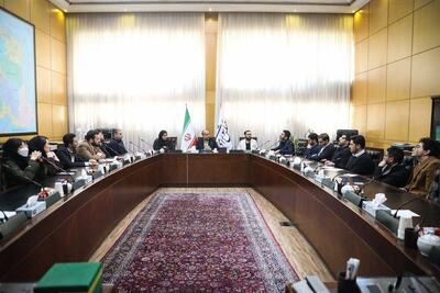 خضریان: معلوم نیست نیروهای متخصص تربیت شده به درد کشور بخورند