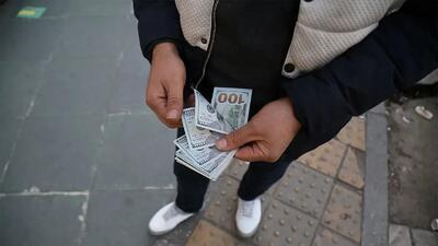 افزایش قیمت دلار؛ وقتی اقتصاد جهانی ناامن می‌شود و مردم به دارایی امن پناه می‌برند