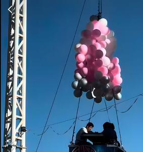 از فست‌فود تا عکاسی حرفه‌ای: هزینه‌های عجیب میز معلق در آسمان