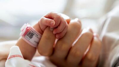  نیازهای روانی نوزاد دو هفته ای+چگونه آرامش و امنیت او را تضمین کنیم؟