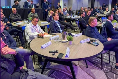 امیر قلعه نویی با بزرگان فوتبال دور یک میز