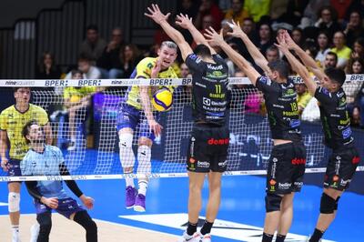 تحقیر لوبه در ست چهارم با نتیجه ۲۵–۱۱؛ مودنا یک‌قدمی جمع مدعیان - پارس فوتبال