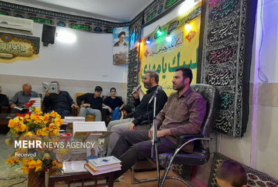  بسیجی نمونه ای که از کودک ۴ساله تا سالمند ۷۰ساله را پای درس قرآن نشاند - پارس فوتبال