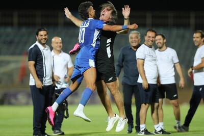 عکس | آشتی‌کنان رضاییان و ساپینتو در تمرین استقلال - پارس فوتبال