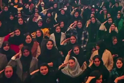  ادای احترام دانشجویان دانشگاه آزاد اسلامی به شهدای جنگ دوازده‌روزه - پارس فوتبال