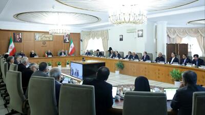 دولت شجاعت به خرج دهد، بودجه نهاد‌هایی که هیچ جایگاهی ندارند را حذف کند