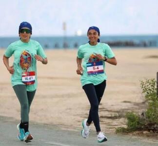  عکس حضور دختران در ماراتن کیش 1402در دولت رئیسی