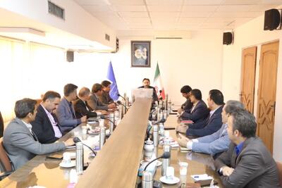 نشست روابط‌عمومی بانک‌ها در یزد؛ تأکید بر شفاف‌سازی خدمات بانکی و تقویت اطلاع‌رسانی اقتصادی - شارا