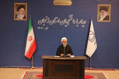 اژه‌ای:  واقعا از اینکه دیر به محیط دانشگاه آمدم مغبون هستم / نقد با ادبیات نامناسب اثر آن را کم می‌کند + فیلم