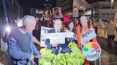  صدها نفر در تل آویو در اعتراض به عفو احتمالی نتانیاهو تجمع کردند