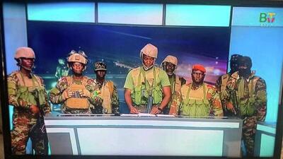  نظامیان در تلویزیون سقوط رئیس‌جمهور تالون را اعلام کردند