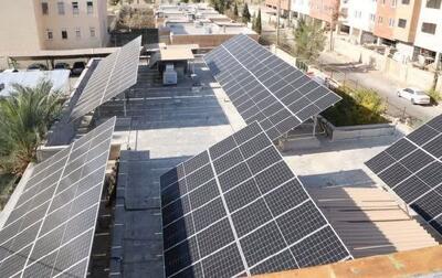 نصب ۲۰۷ نیروگاه خورشیدی بر بام منازل مددجویان خراسان‌شمالی