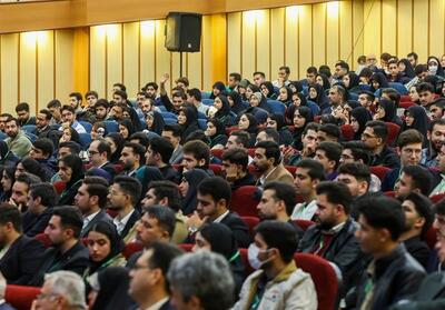 نماینده بسیج دانشجویی: آقای پزشکیان دانشگاهِ دور از سیاست، چمران‌ساز نیست - تسنیم