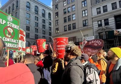 اعتصاب کارکنان استارباکس وارد سومین هفته شد/ تجمع اعتراضی کارگران در نیویورک - تسنیم