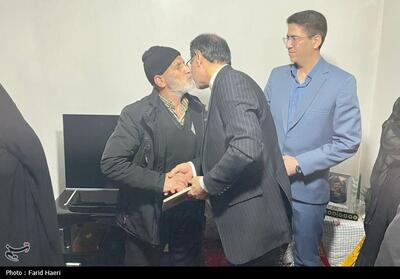 دیدار رئیس سازمان بازرسی با خانواده یکی از شهدای ‌جنگ 12 روزه در ابهر - تسنیم