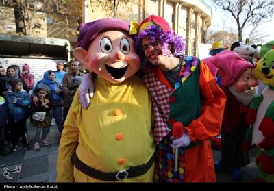 حضور 13گروه خارجی و داخلی در تئاتر کردی سقز - تسنیم