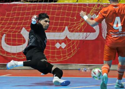 شماره یک فوتسال به دنبال هت‌تریک دستکش طلایی