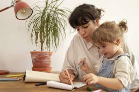  وقتی کودک تکالیفش رو پشت گوش می‌اندازه