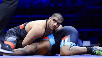 نبرد غول‌های کشتی برای یک دوبنده ملی